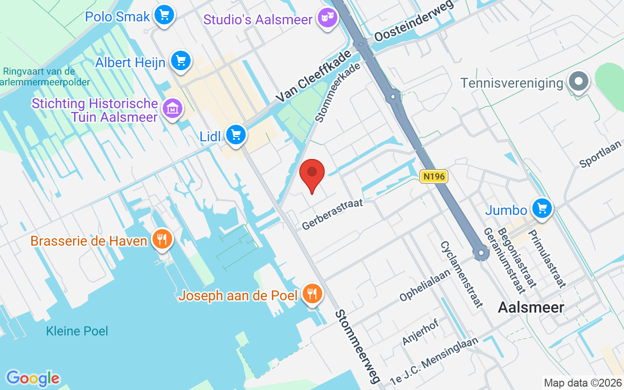 Afbeelding van de Dorcas Winkel in Aalsmeer, gelegen aan de Zwarteweg, met zicht op de winkel en omgeving, waar tweedehands kleding en spullen worden verkocht.