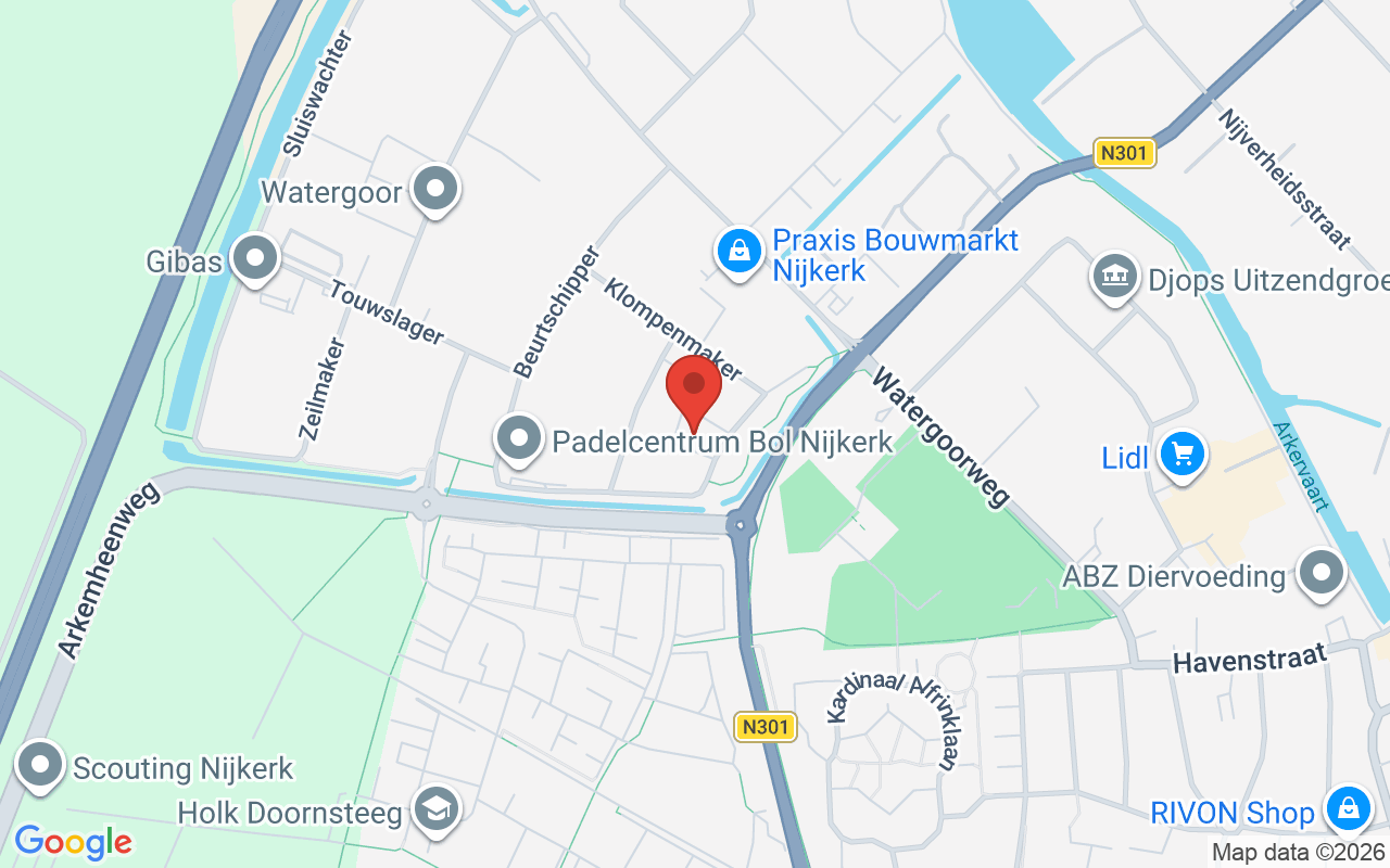Een overzicht van de Dorcas Winkel in Nijkerk, waar klanten kleding, meubels en andere tweedehands artikelen kunnen kopen en doneren.