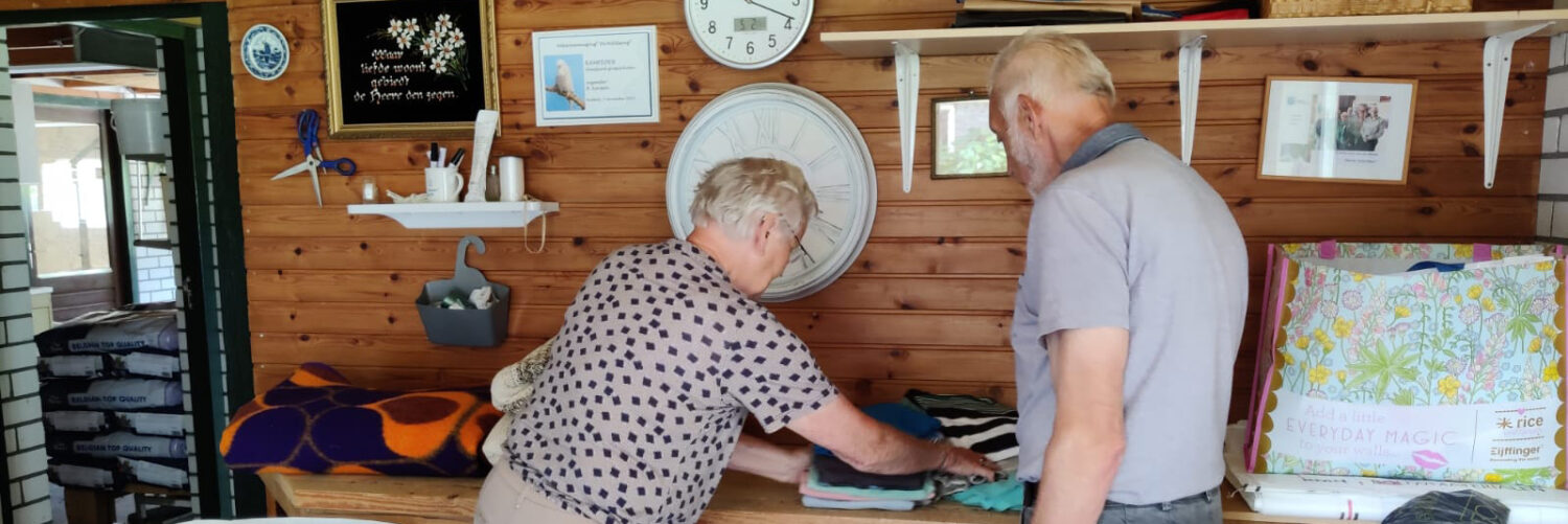 vrijwilliger Dorcas kleding