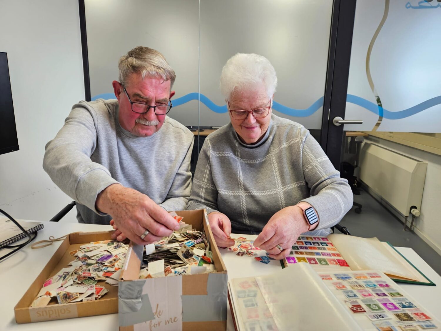 Postzegelverzamelaars Bert en Tineke