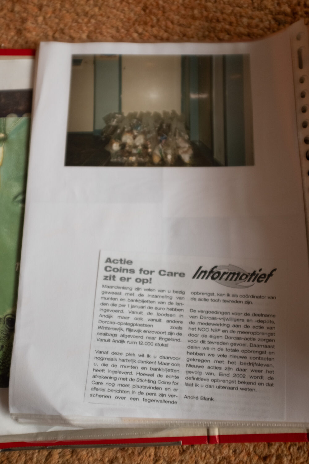 Fotoboek met foto's en berichtje over dat de Coins for change actie gelukt is.