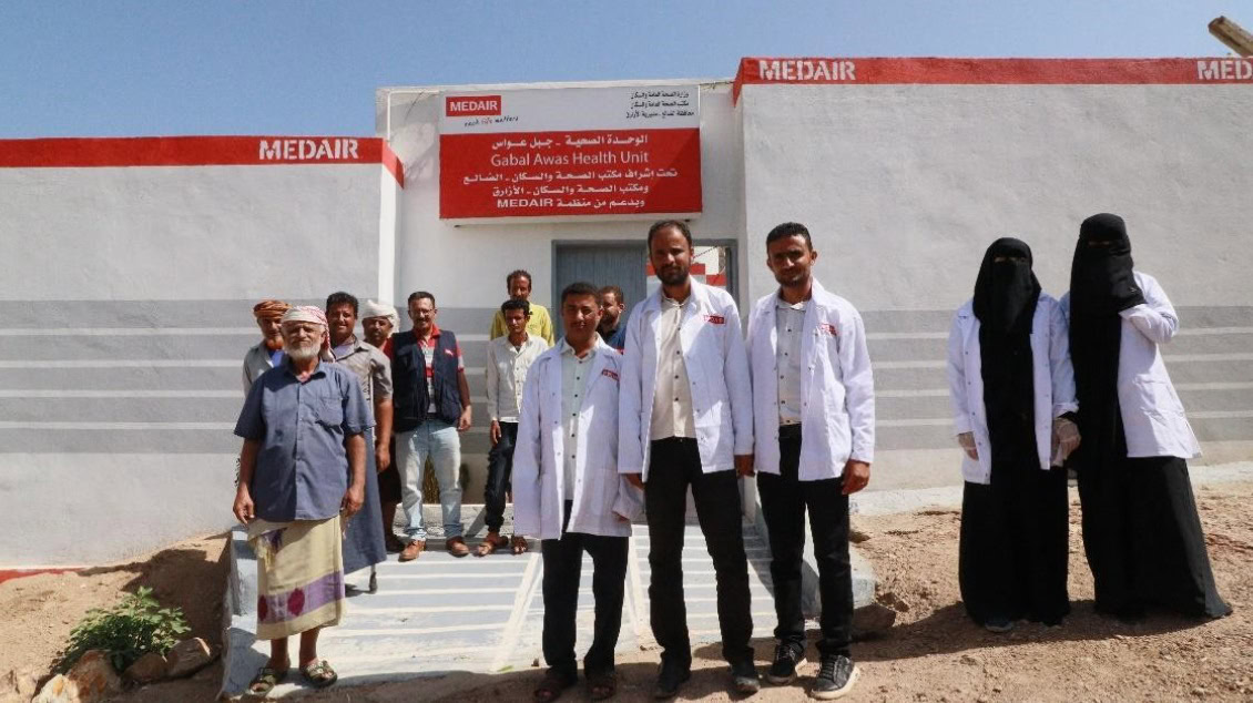 Gezondheidswerkers voor de Gabal Awas Gezondheidskliniek in Jemen, gratis medische zorg aan lokale gemeenschappen door Dorcas.