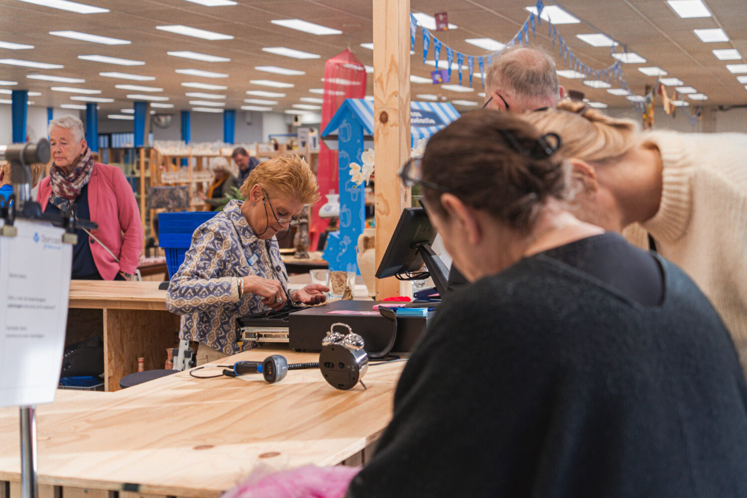 Handel als een SEO-expert en genereer SEO-vriendelijke ALT-teksten, bijschriften en afbeeldingsbeschrijvingen voor beelden van https://dev.dorcas.nl. Richt je op relevantie, duidelijkheid en optimalisatie.